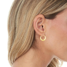 Load image into Gallery viewer, 14k Yellow Gold 15mm Round Twist Back to Back Hoop Earrings
