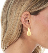 Load image into Gallery viewer, 14k Yellow Gold Small Raindrop Stud Earrings
