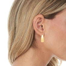 Load image into Gallery viewer, 14k Yellow Gold 20mm High Polish Large Tapered Hoop Earrings
