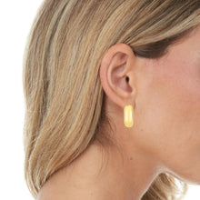 Load image into Gallery viewer, 14k Yellow Gold 20mm Small Puffy Hoops Earrings
