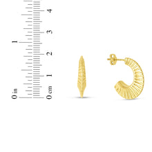 Load image into Gallery viewer, 14k Yellow Gold 19mm Graduated Scalloped Pointed Half Hoop Earrings
